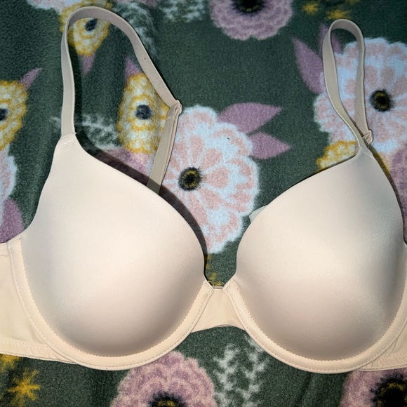 Pink Bras - Picture 4 of 6